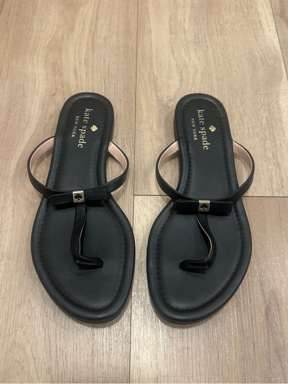 Kate Spade New York Bow Thong Peplum Sandals | Black | 6